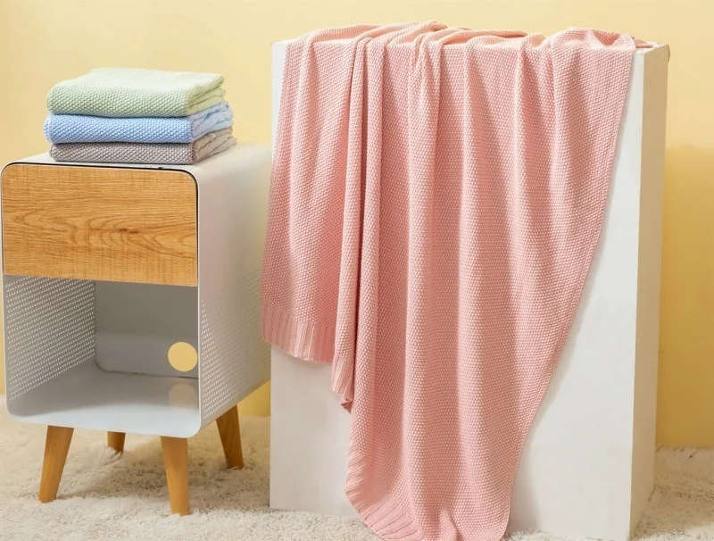 soft-warm-and-comfortable-bamboo-fiber-knit-blanket-for-children-akt
