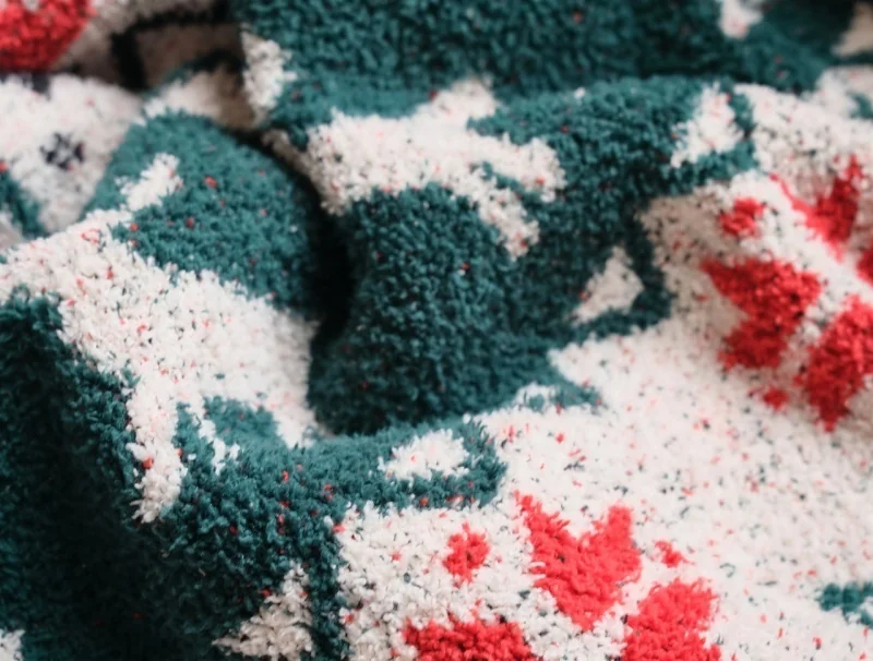 hot-selling-custom-christmas-100-polyester-snowflakes-jacquard-knitted-throw-blanket-for-winter-christmas-home-decoration-xe