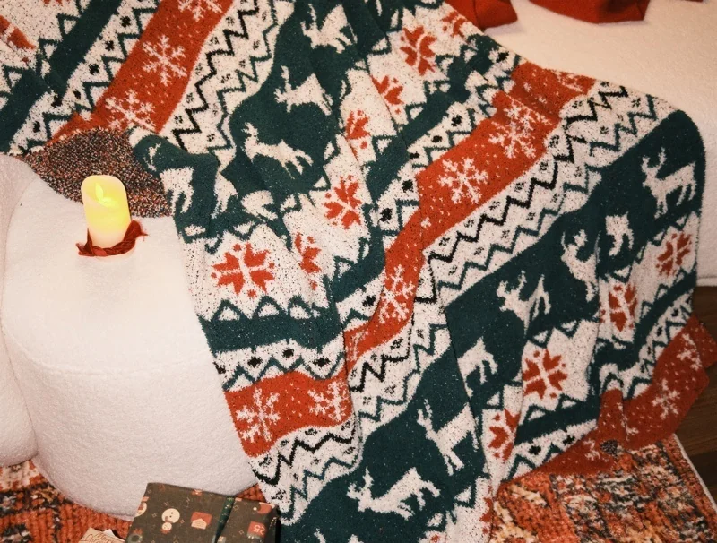 hot-selling-custom-christmas-100-polyester-snowflakes-jacquard-knitted-throw-blanket-for-winter-christmas-home-decoration-xe