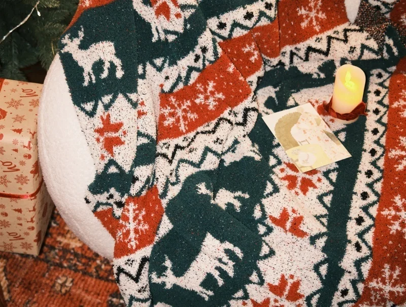 hot-selling-custom-christmas-100-polyester-snowflakes-jacquard-knitted-throw-blanket-for-winter-christmas-home-decoration-xe