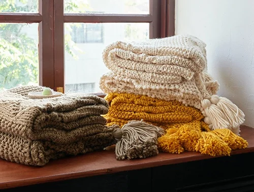 wholesale-super-soft-100-acrylic-solid-color-cable-jacquard-knitted-throw-blanket-for-home-decor-with-tassel-he