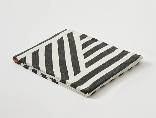 modern-style-100-viscose-super-soft-striped-contrast-knitted-blanket-for-home-decoration-sofa-and-travel-lxe